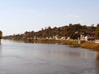  フランス:  
 
 Loire River